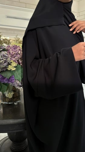 Half black Bisht with wide sleeves