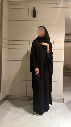 Half Bisht with Wide Sleeve Lined in Black