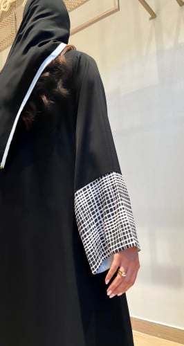 Printed wide sleeve with blue lining