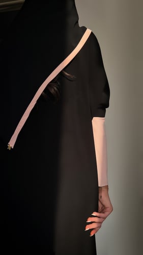 ‏Peachy stretch sleeves‏ Black abaya with