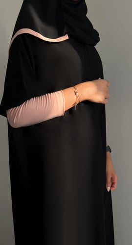 ‏Peachy stretch sleeves‏ Black abaya with