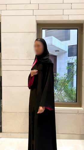 Wide Sleeve Lined in Cherry