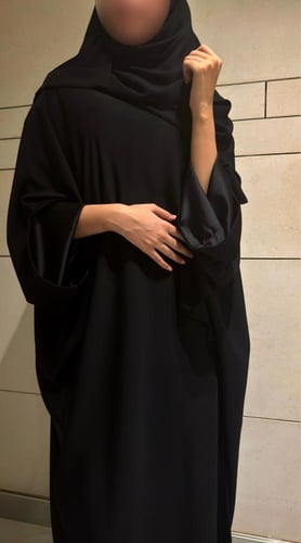 Half Bisht with Wide Sleeve Lined in Black