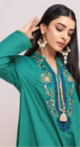 فستان قطن طبيعي مشغول