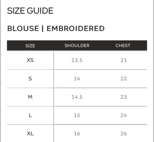 بلوزة قطن مشغولة