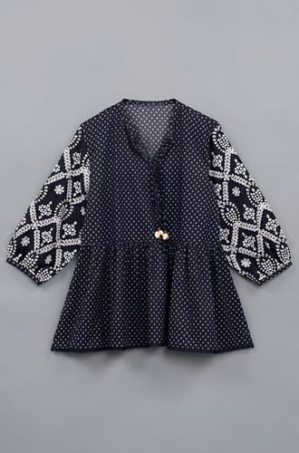 بلوزة قطن واسعة مشغولة