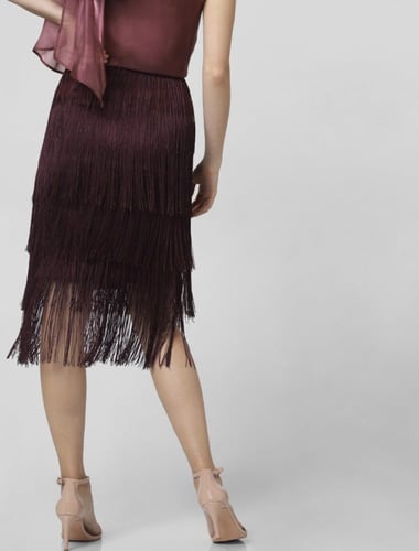 تنورة عنابي بشراشيب