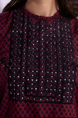 فستان ماكسي مطرز