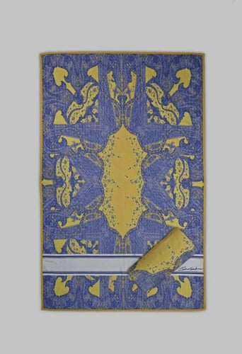 شنطة بحر كبيرة مع منشفة