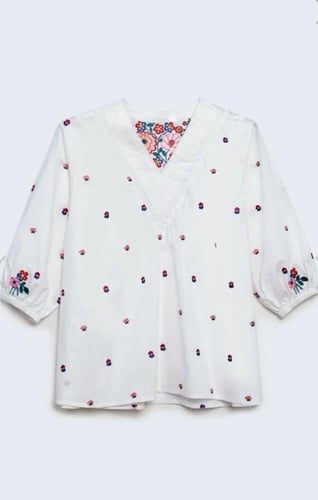 بلوزة قطن مشغولة