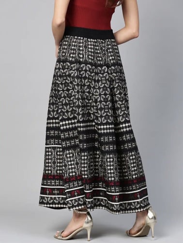 تنورة ماكسي باللونين الأسود والأبيض