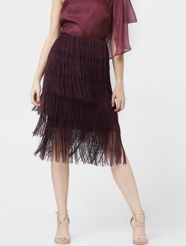 تنورة عنابي بشراشيب