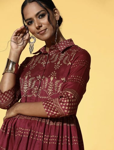 فستان عودي وذهبي