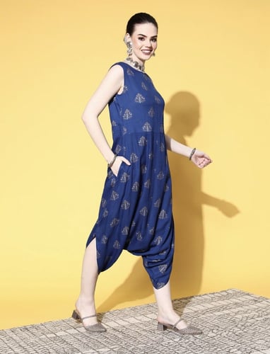 جمبسوت مطبوعة باللونين الأزرق والأخضر مع جاكيت