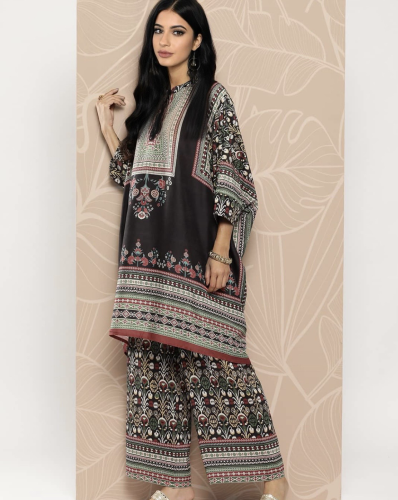 طقم اسود واسع