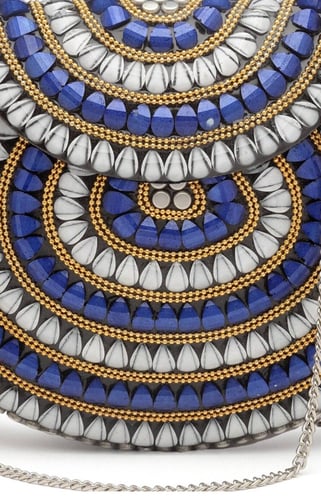 شنطة نصف دائرية مزخرفة بالاحجار