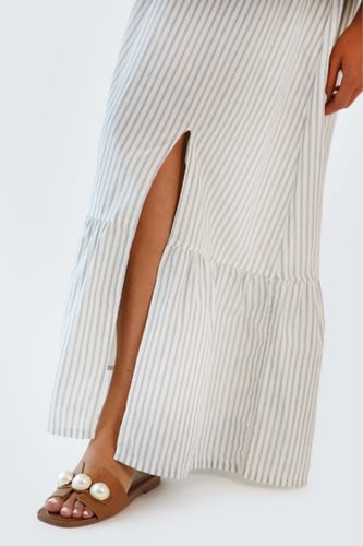 فستان مكشوف الكتفين