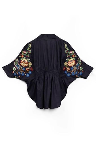 بلوزة قطن مشغولة