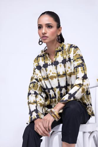 Elegant blouse printed with organic colors