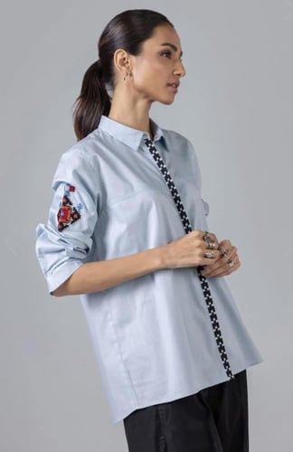 بلوزة قطن مشغولة