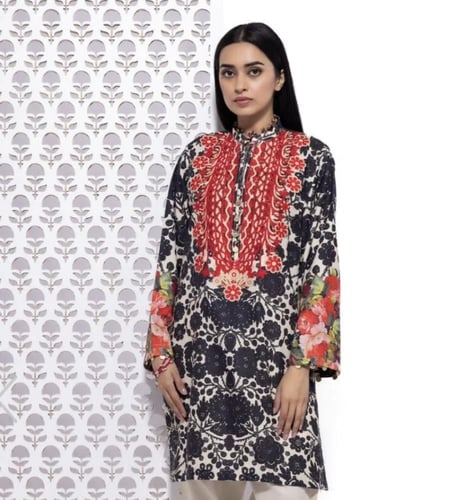 بلوزة ملونة قطن طبيعي مشغولة