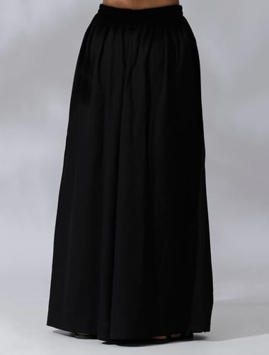 طقم اسود من قطعتين