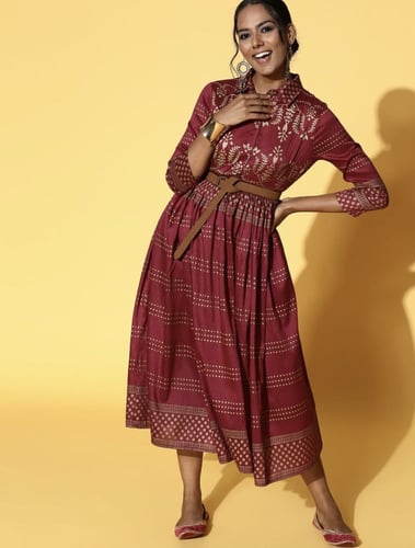 فستان عودي وذهبي