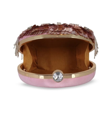 حقيبة يد وردية مشغولة يدوياً