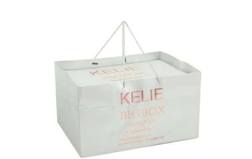 بوكس مكياج كبير فيه جميع المكياج الذي تحتاجها من ك...