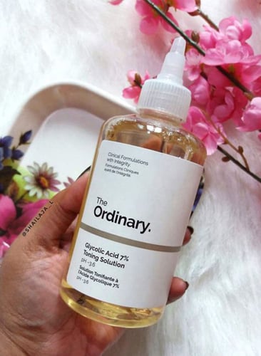 محلول تنظيف بحمض الجليكوليك بنسبة 7 بالمئة شفاف 24...