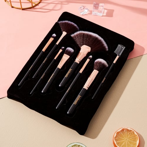 بوكس مكياج متكامل من كريس بيوتي