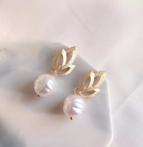 حلق الورق مطلي بالروديوم بتعليقة لولو