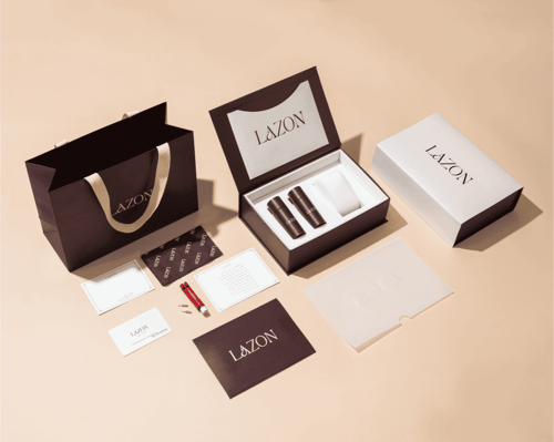 ساعة نسائية باللون الأسود والذهبي