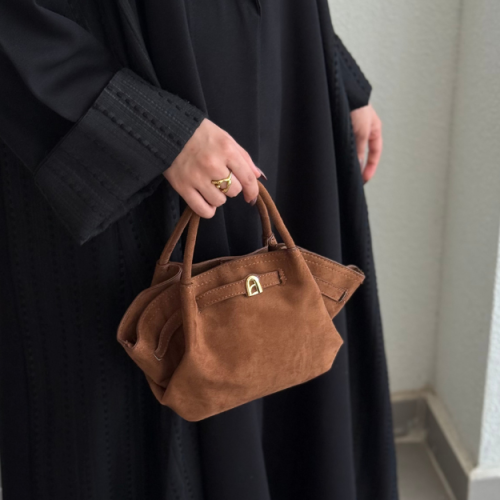 شنطة كوتور – تصميم أنيق بلون بني دافئ