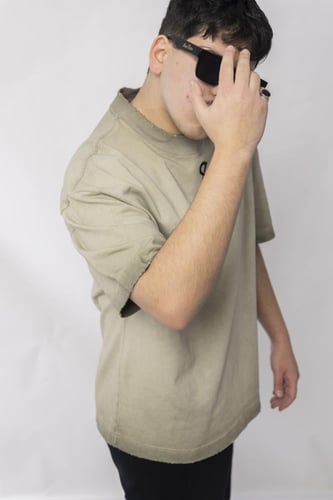 تيشرت لون بيج