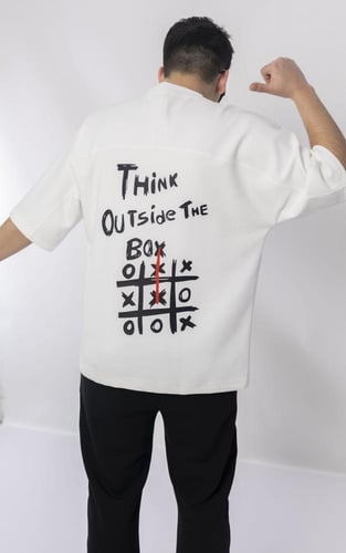 تيشرت ابيض بكتابة من الخلف