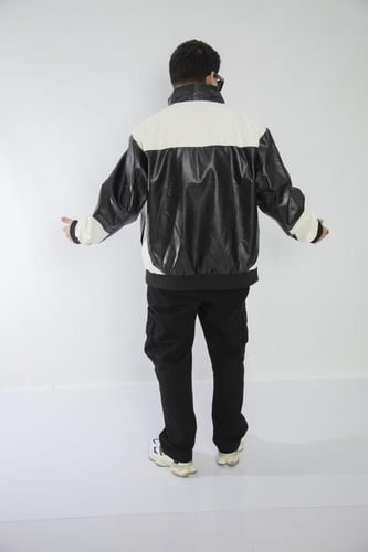 جاكيت بلونين مختلف اسود وبيج