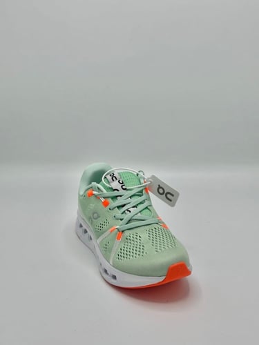 ON RUNNING Cloudsurfer