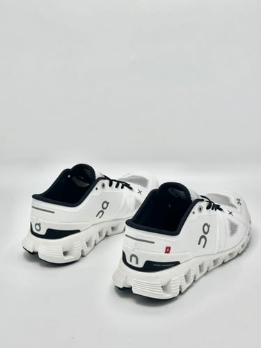 ON RUNNING Cloud X 3