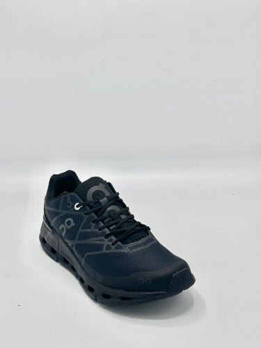 ON RUNNING Cloudnova Z5