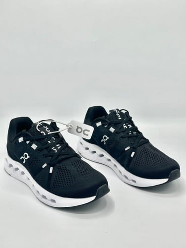 ON RUNNING Cloudsurfer