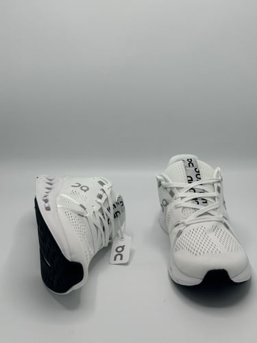 ON RUNNING Cloudsurfer