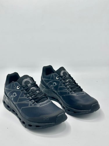 ON RUNNING Cloudnova Z5