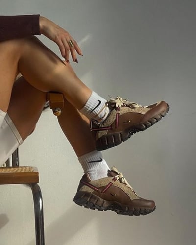 NIKE Jacquemus- بني