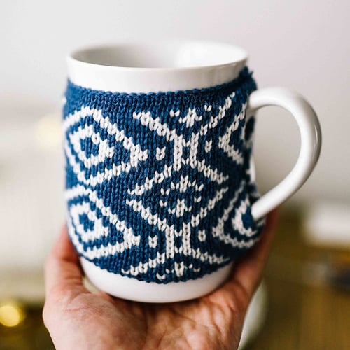 كوب بممسك صوف أزرق