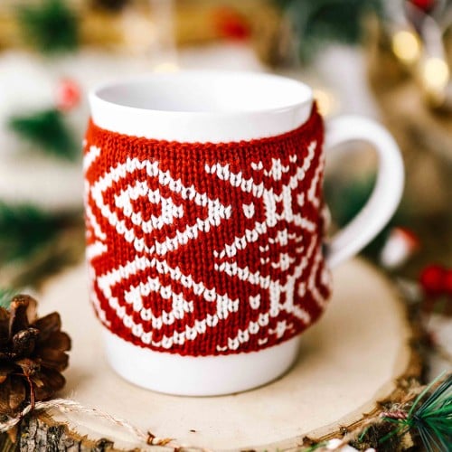 كوب بممسك صوف أحمر