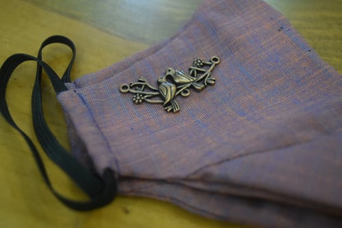 اضافة اكسسوار معدني للكمامة