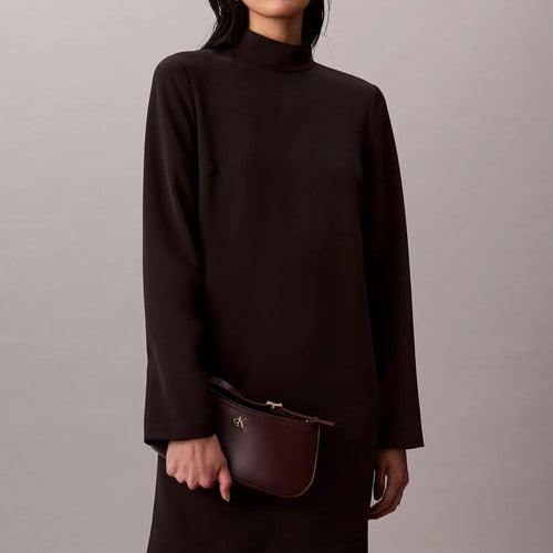 شنطة كتف كالفن كلاين لون برغندي