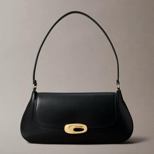 شنطة كتف كالفن كلاين لون اسود