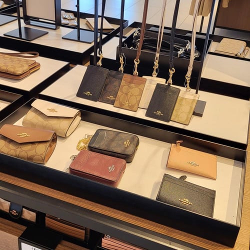 محفظة بطاقات كوتش أسود بني مع جيب داخلي